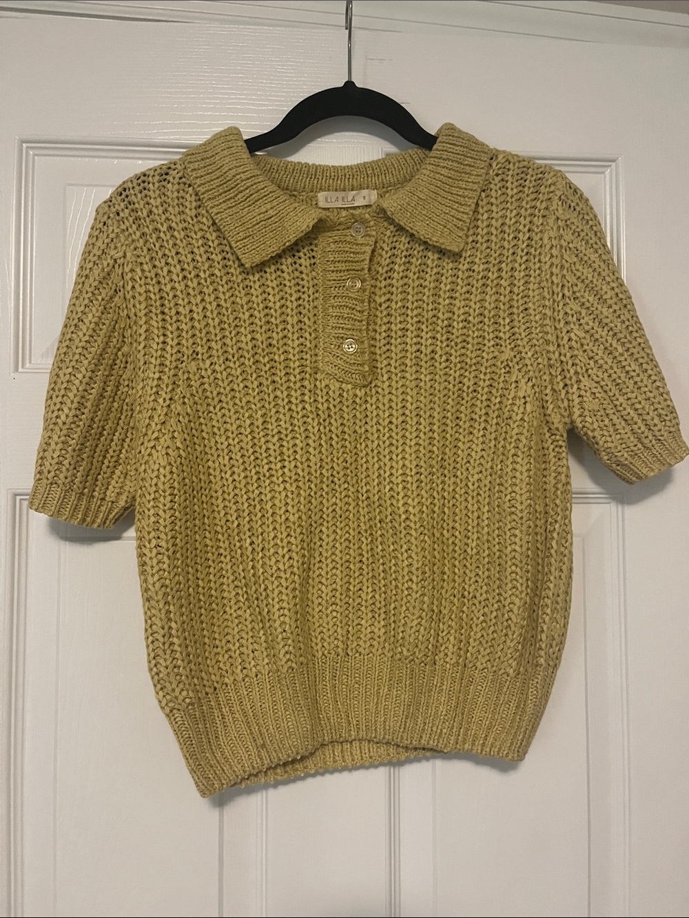 Ills Illa Short-Sleeve Collared Knit Sweater in Mustard